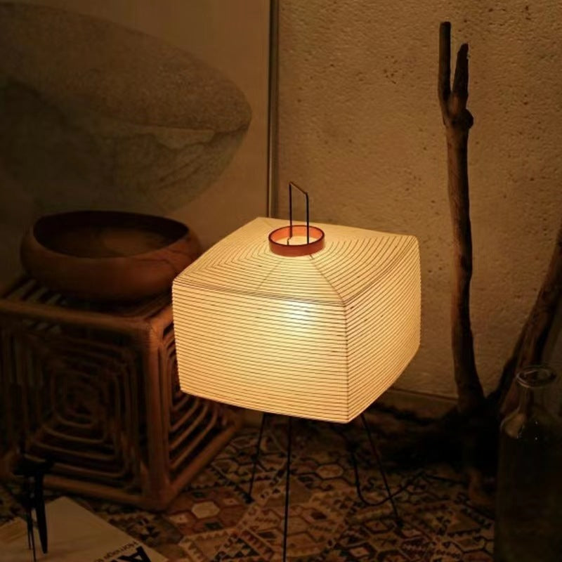 Lampe verticale dans le salon et la salle d'étude